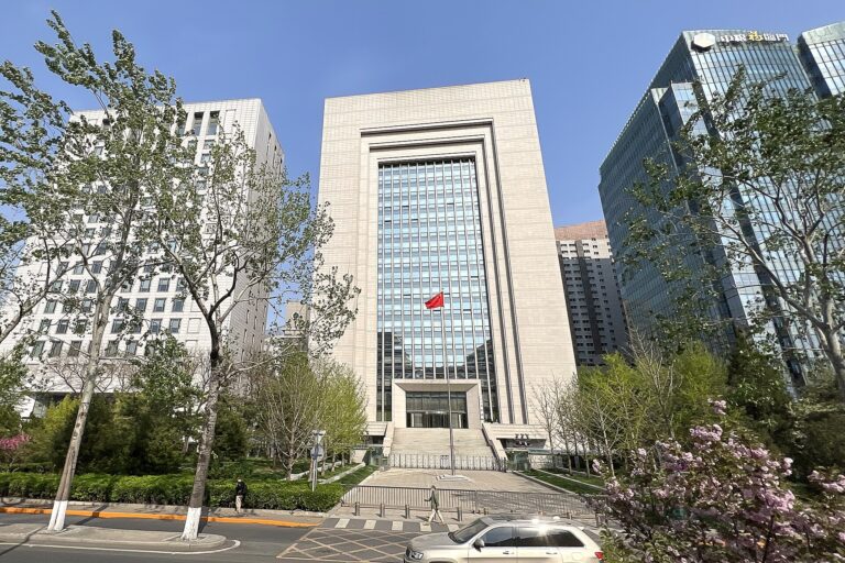 Support for an anti-animal cruelty law in China, and legislative difficulties